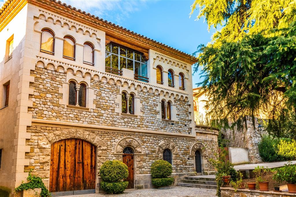 , Letecké poznávacie zájazdy, Španielsko, Slnečné Katalánsko a Barcelona, Besalú