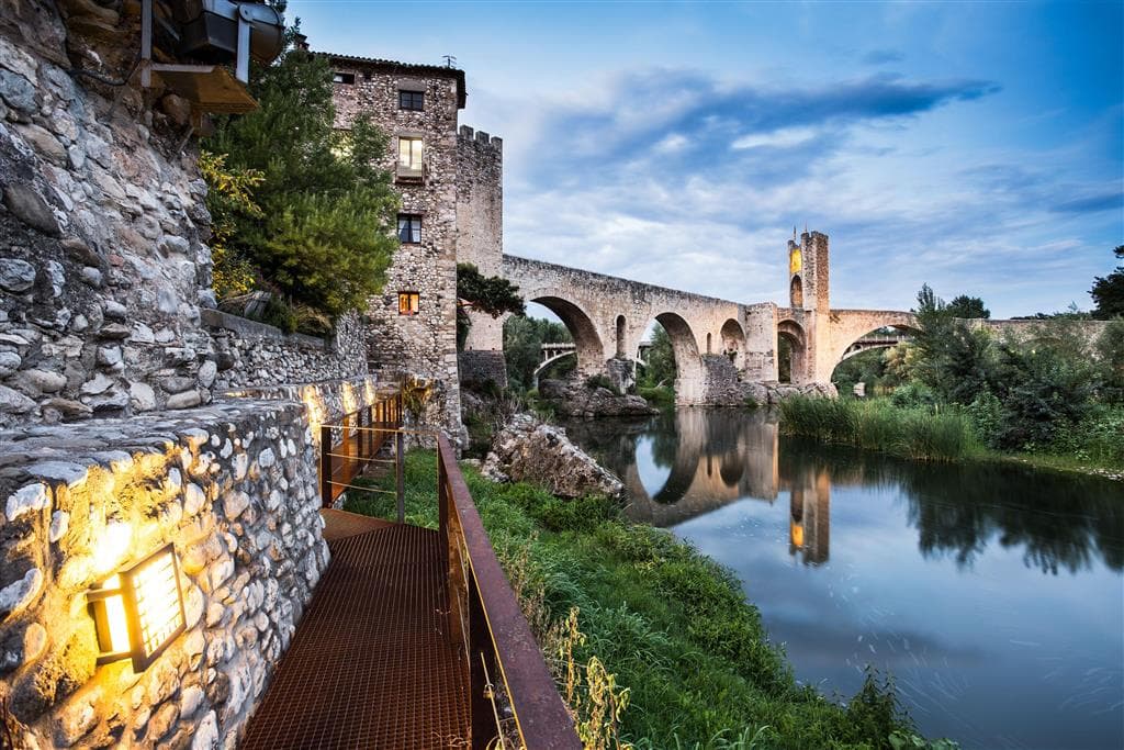 , Letecké poznávacie zájazdy, Španielsko, Slnečné Katalánsko a Barcelona, Besalú