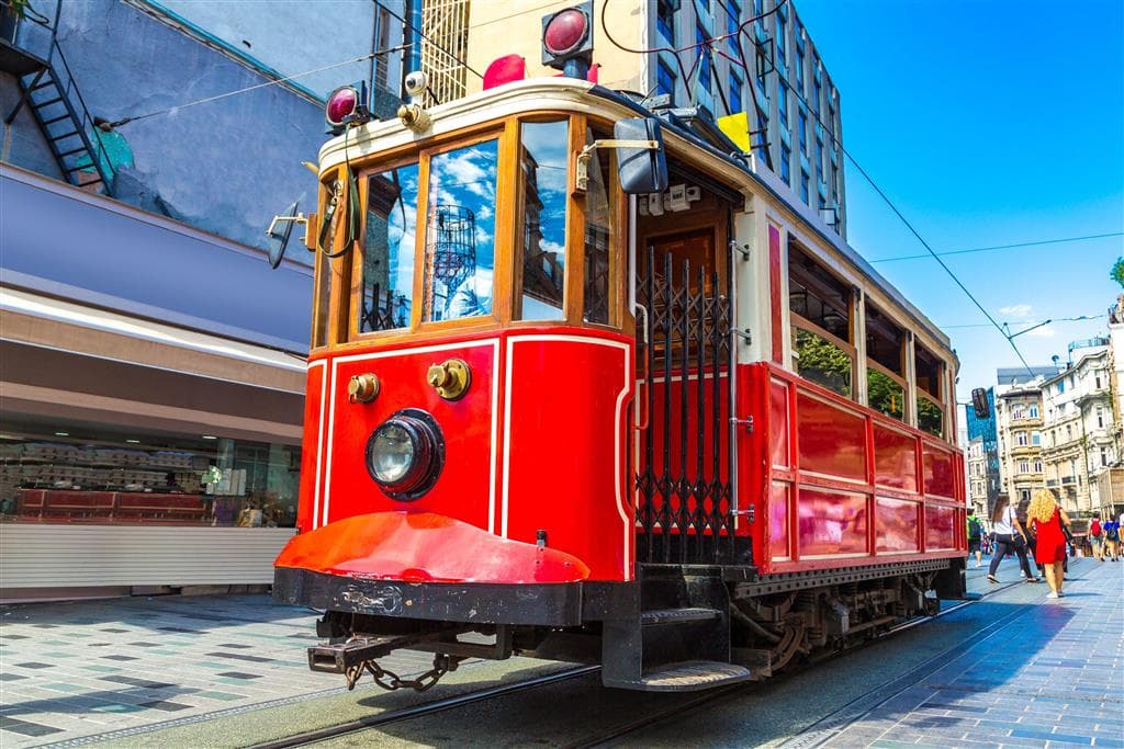 , Letecký poznávací zájazd, Turecko, Istanbul - mesto tisícich príbehov, električka