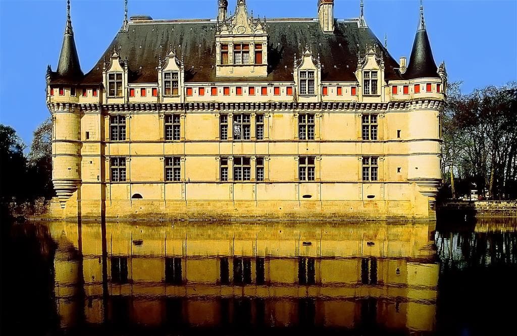 , autobusový poznávací zájazd, Najkrajšie francúzske zámky, Chateau de Azay-le-Rideau
