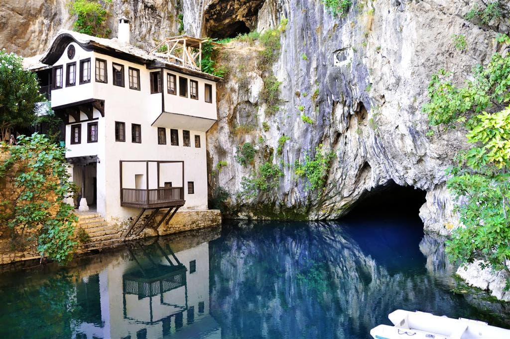 , autobusový poznávací zájazd, Balkán, Bosna a Hercegovina, kláštor Blagaj Tekija