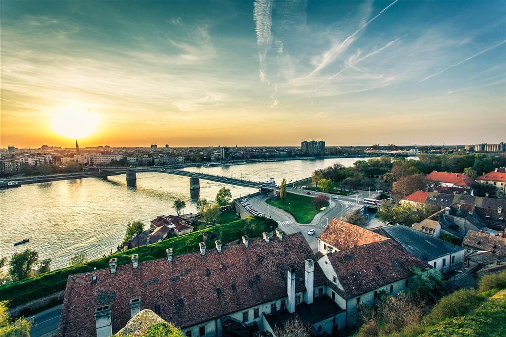 , autobusový poznávací zájazd, Balkán, Srbsko, Novi Sad, panoráma mesta