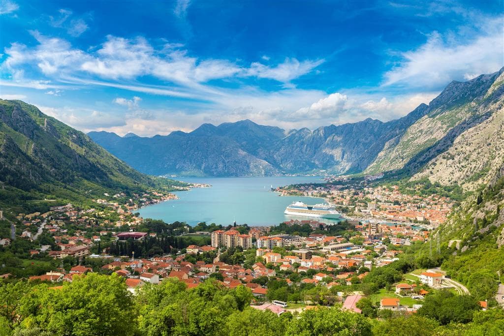 , autobusový poznávací zájazd, Balkán, Čierna Hora, Kotor, panoráma mesta