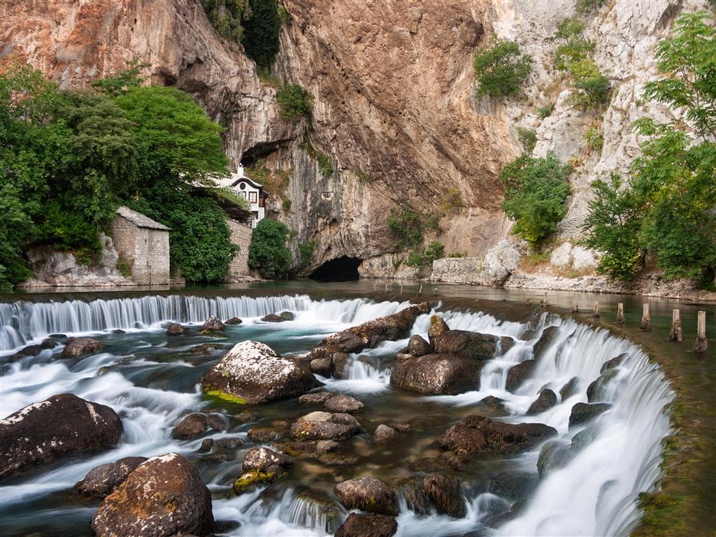 , autobusový poznávací zájazd, Balkán, Bosna a Hercegovina, kláštor Blagaj Tekija
