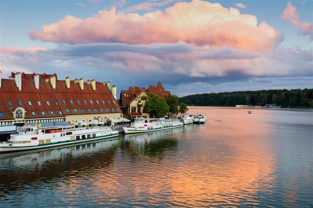 , autobusový poznávací zájazd, Poľsko - Mazúrske jazerá, Mikolajki, panoráma