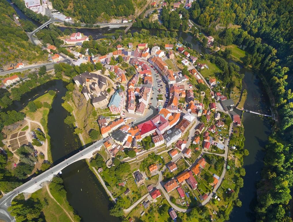 , autobusový poznávací zájazd, Zlatý český trojuholník, Loket, centrum mesta
