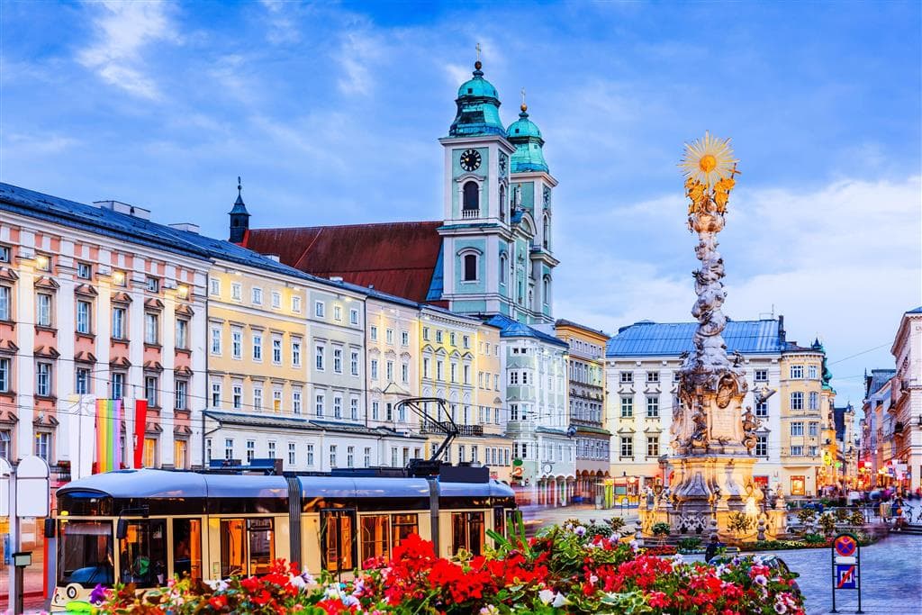 , autobusový poznávací zájazd, Česko a Rakúsko, Linz, historické centrum mesta