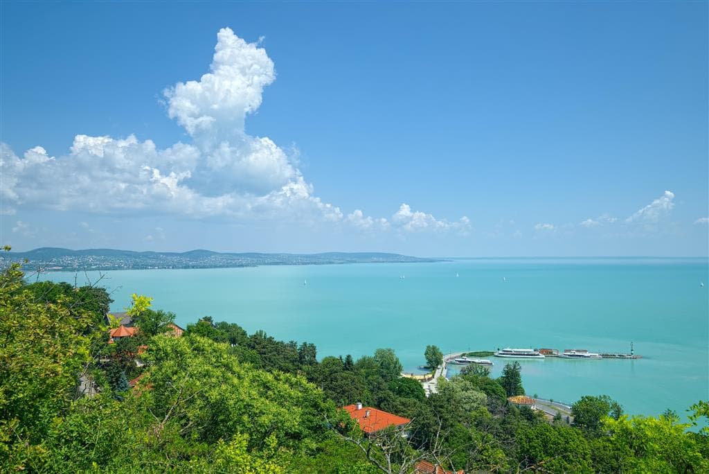 , autobusový poznávací zájazd, Maďarsko - krajina kúpeľov a vína, Balaton, panoráma
