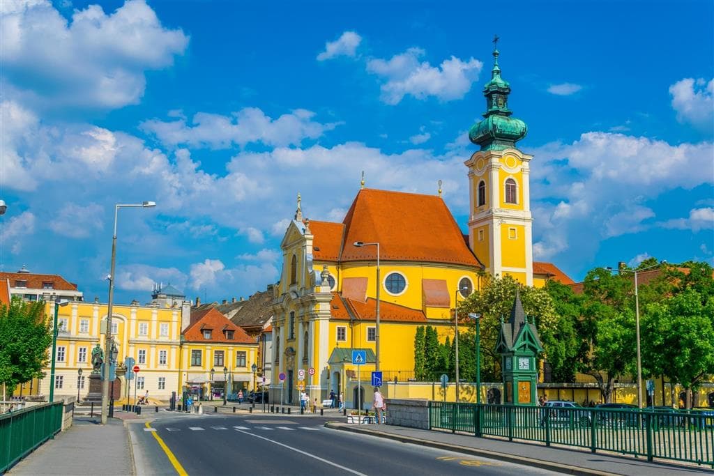 , autobusový poznávací zájazd, Maďarsko - krajina kúpeľov a vína, Győr, kostol karmelitánok