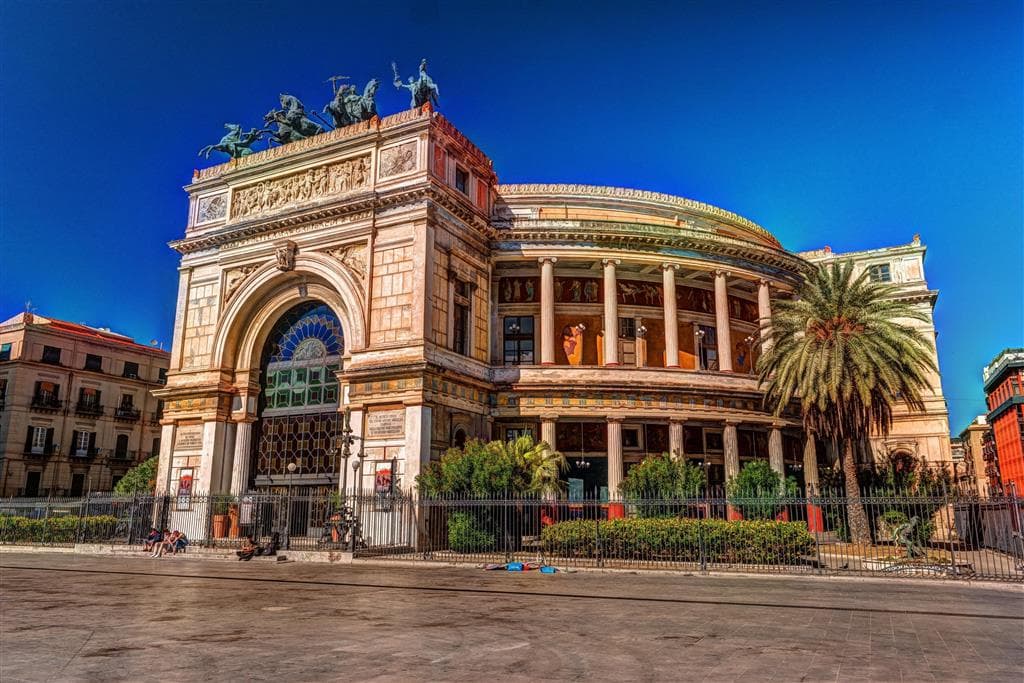 , Letecký poznávací zájazd, Sicília a Liparské ostrovy, Palermo, divadlo