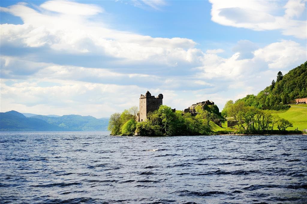 , letecký poznávací zájazd, Tajomstvá Škótska a jazera Loch Ness, Urquhart Castle