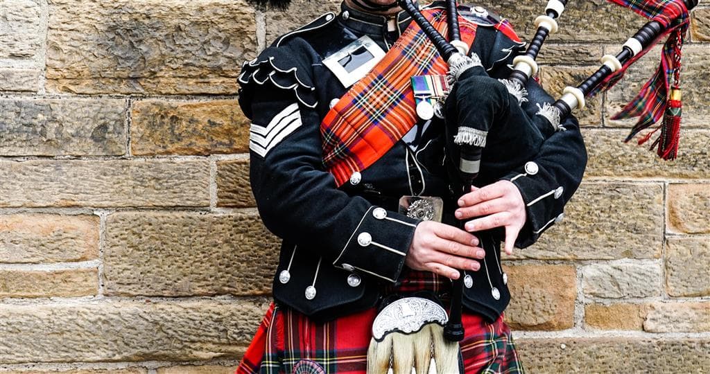 , letecký poznávací zájazd, Tajomstvá Škótska a jazera Loch Ness, tradičný odev a národný hudobný nástroj - gajdy