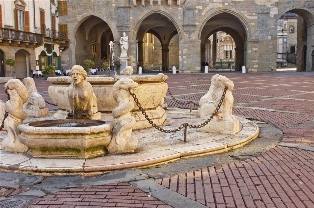 , autobusový poznávací zájazd, Talianske alpské jazerá, Bergamo, Contariniho fontána