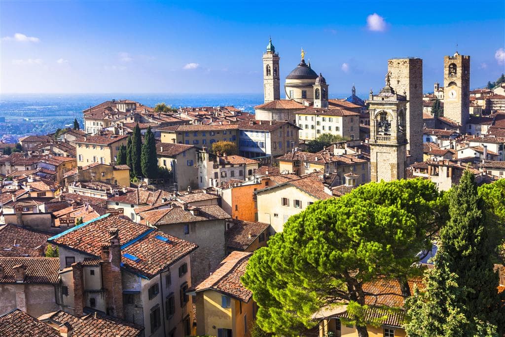, autobusový poznávací zájazd, Talianske alpské jazerá, Bergamo, panoráma mesta