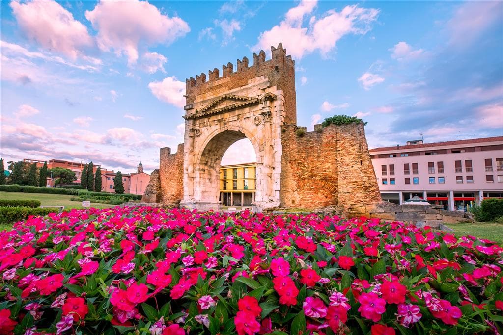 Poznávacie zájazdy , Bologna a San Maríno s kúpaním, Rimini, Víťazný oblúk