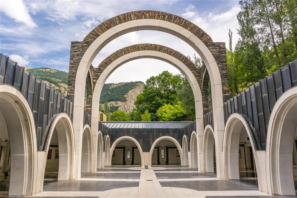 , Letecké poznávacie zájazdy,  Andorra, Girona a Katalánsko, kláštor Meritxell