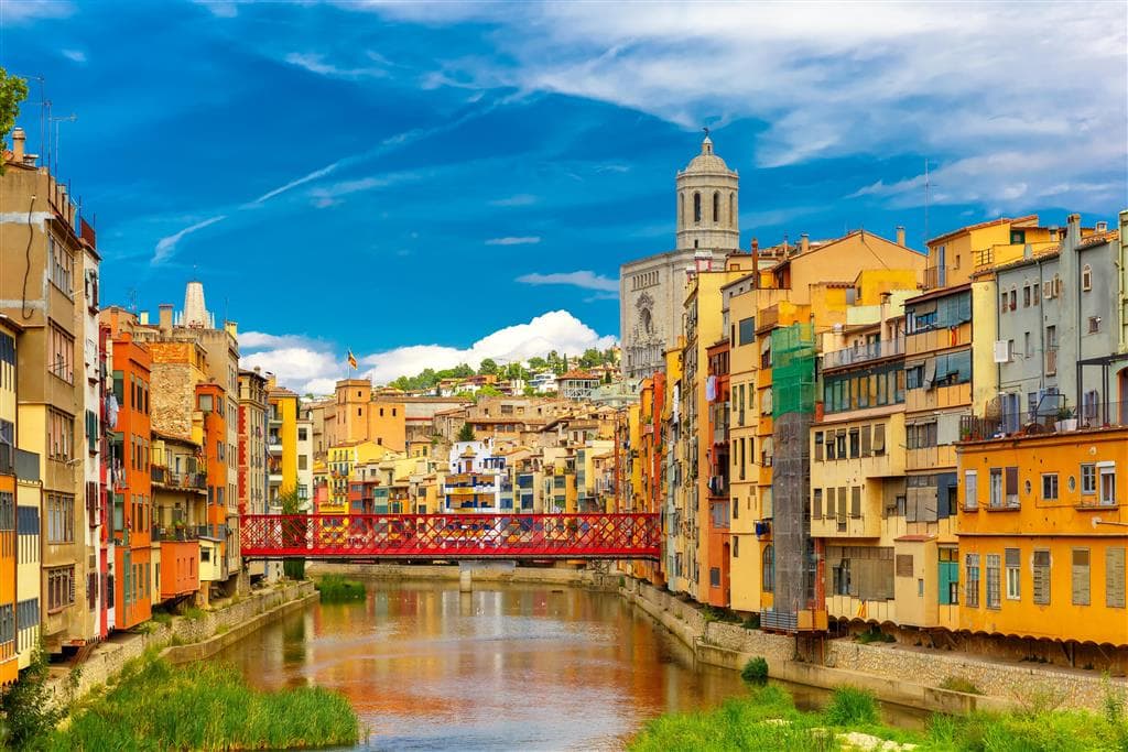 , Letecké poznávacie zájazdy,  Andorra, Girona a Katalánsko, farebné domčeky a Eiffelov most , Girona