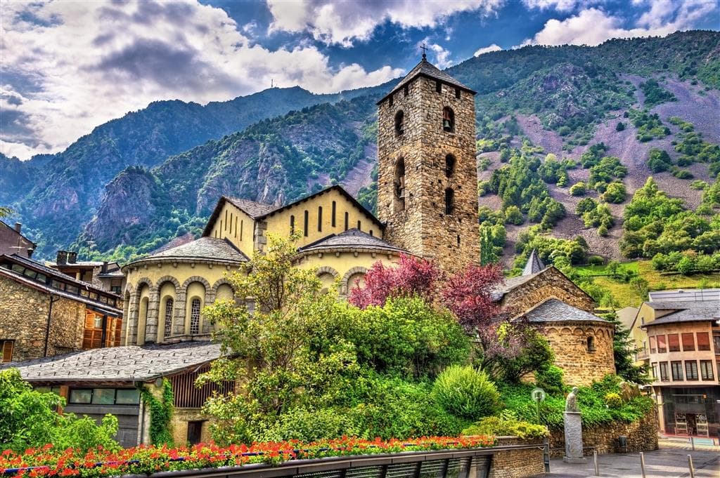, Letecké poznávacie zájazdy,  Andorra, Girona a Katalánsko, Sant Esteve kostol, Andorra