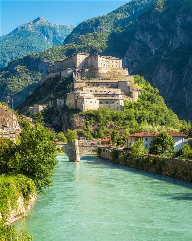 Autobusový poznávací zájazd , Údolie Aosta - Mont Blanc a Turín, pevnosť Bard