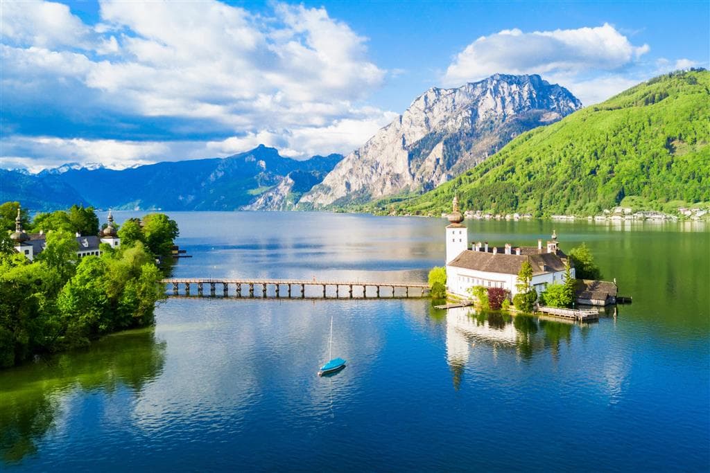 , poznávacie zájazdy autobusom, Rakúske jazerá a Hallstatt, Gmunden, zámok Ort