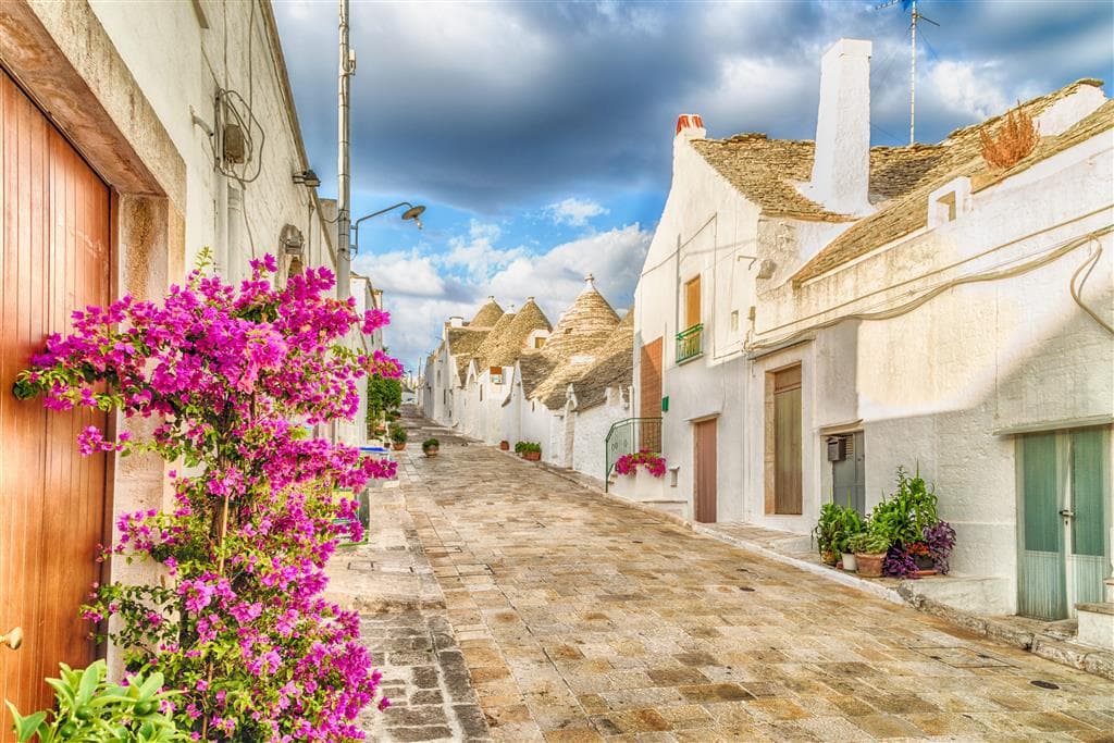 Autobusové poznávacie zájazdy , Taliansko, Apúlia s kúpaním, Alberobello