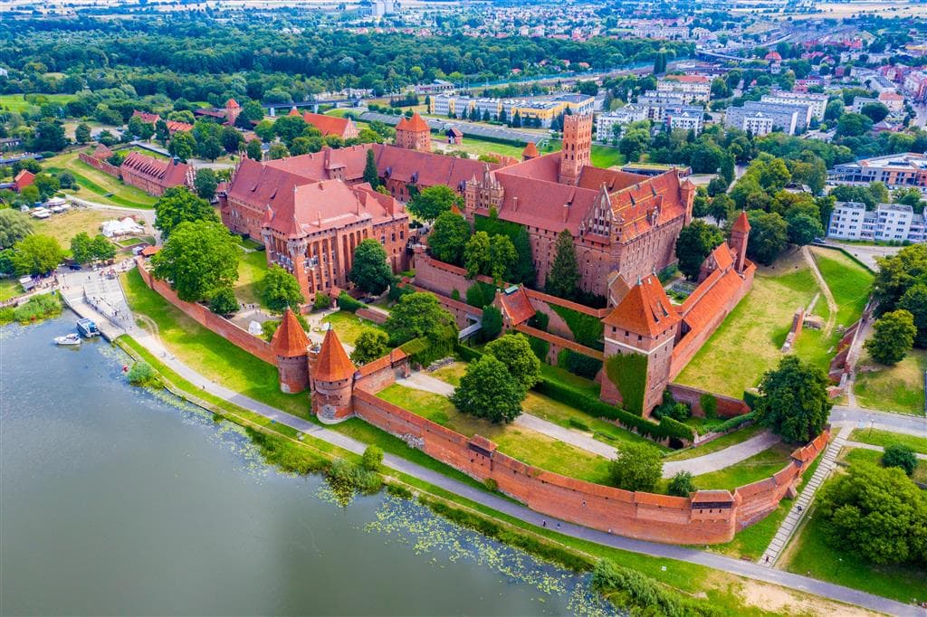 , letecký poznávací zájazd, Poľsko - baltské pobrežie, Malbork