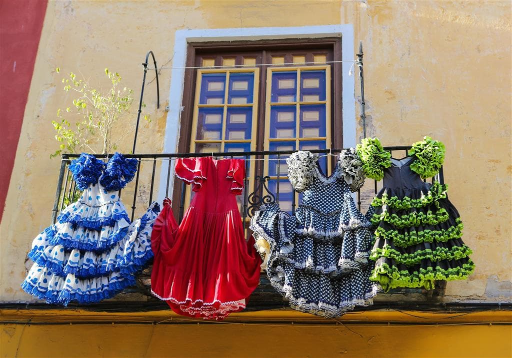 , Letecký poznávací zájazd , Španielsko, Andalúzia s pobytom pri mori, flamenco šaty