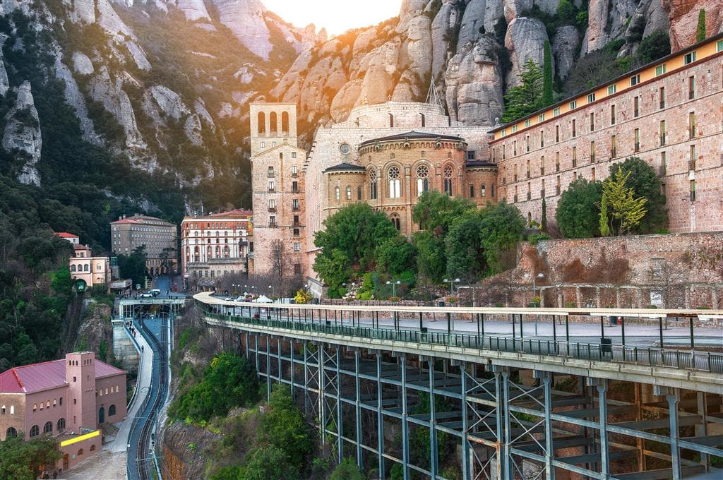 , Letecké poznávacie zájazdy, Španielsko, Barcelona, Girona a Montserrat s kúpaním, Monsterrat