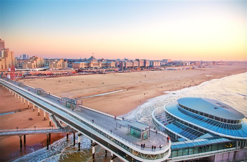 , Letecký poznávací zájazd, Holandská tulipánová cesta, pláž Scheveningen