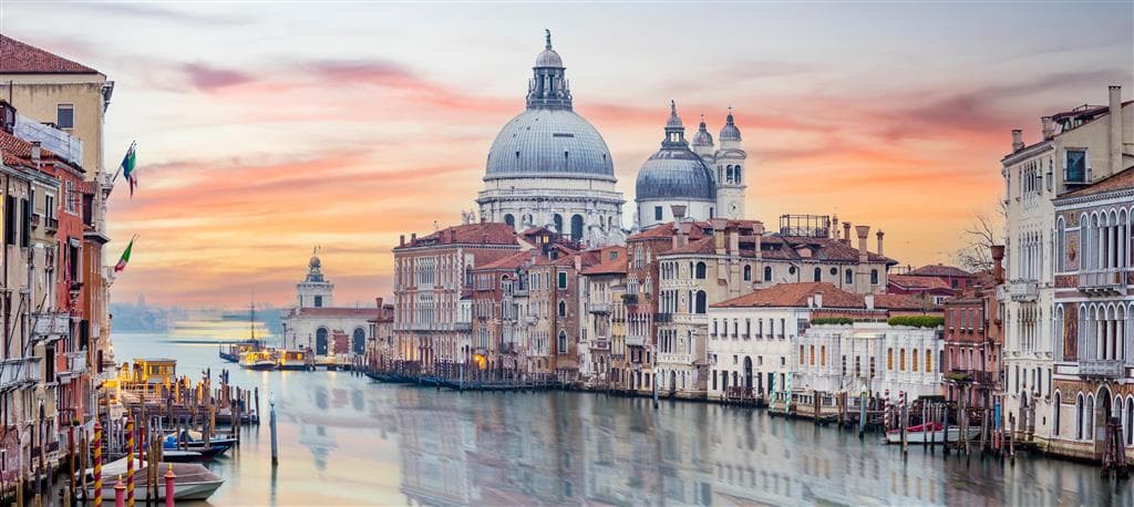 , Letecký poznávací zájazd, Taliansko, Karnevalové Benátky a výlet do Padovy, Grand Canal and Basilica Santa Maria Della Salute