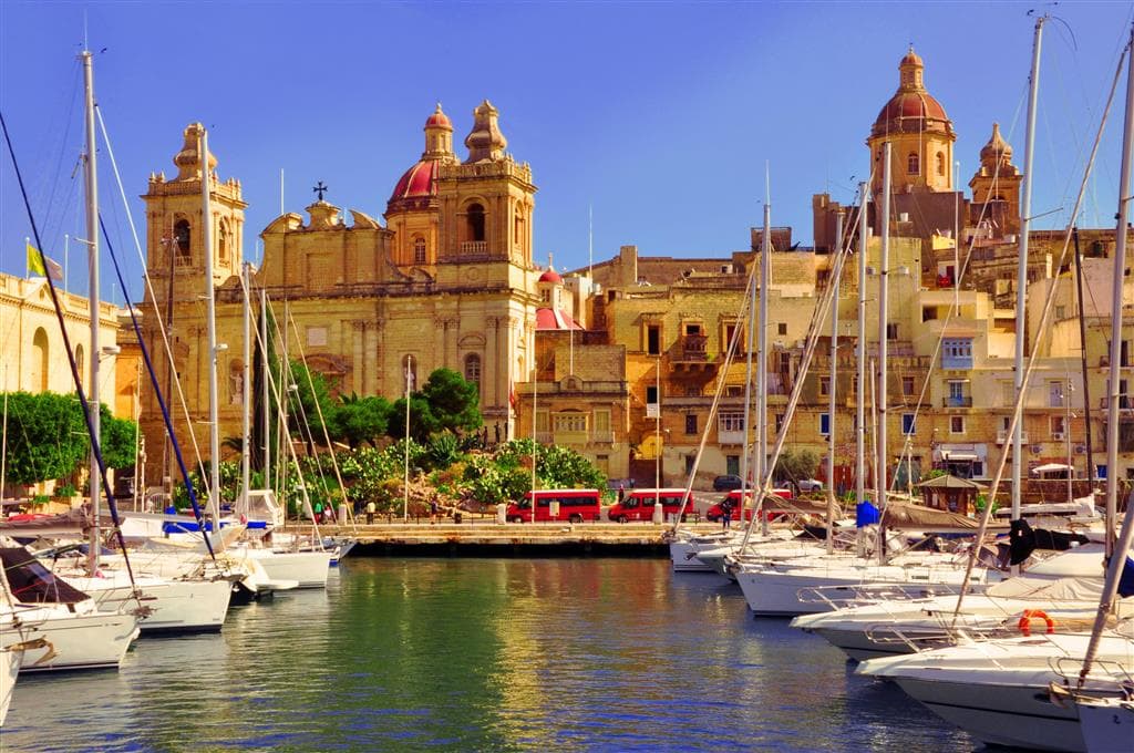 . Letecký poznávací zájazd , Malta – historická mozaika, harbour of Valletta, Malta