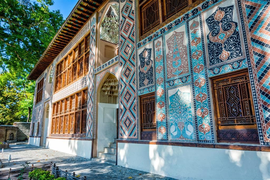 , letecké poznávacie zájazdy, Azerbajdžan - krajina ohňa, Sheki