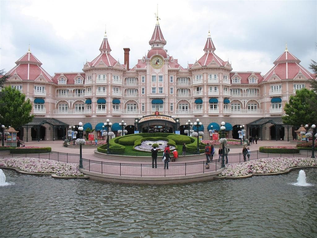 , autobusový poznávací zájazd, Paríž a Disneyland, Disneyland, Mickey Mouse Hotel