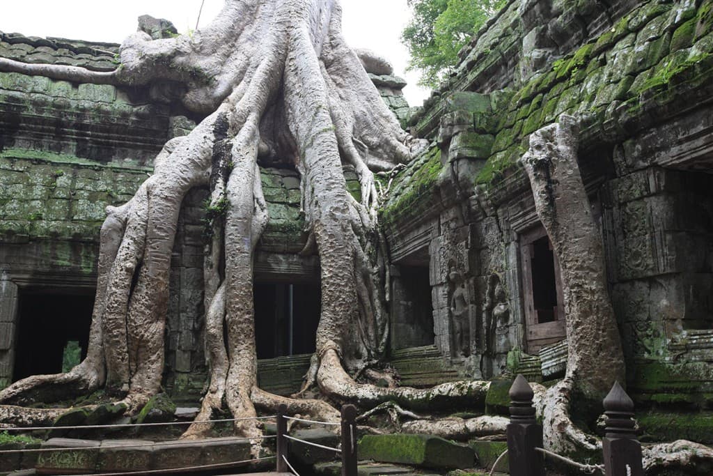 Tajuplný Angkor Wat s odpočinkom na plážach v Thajsku
