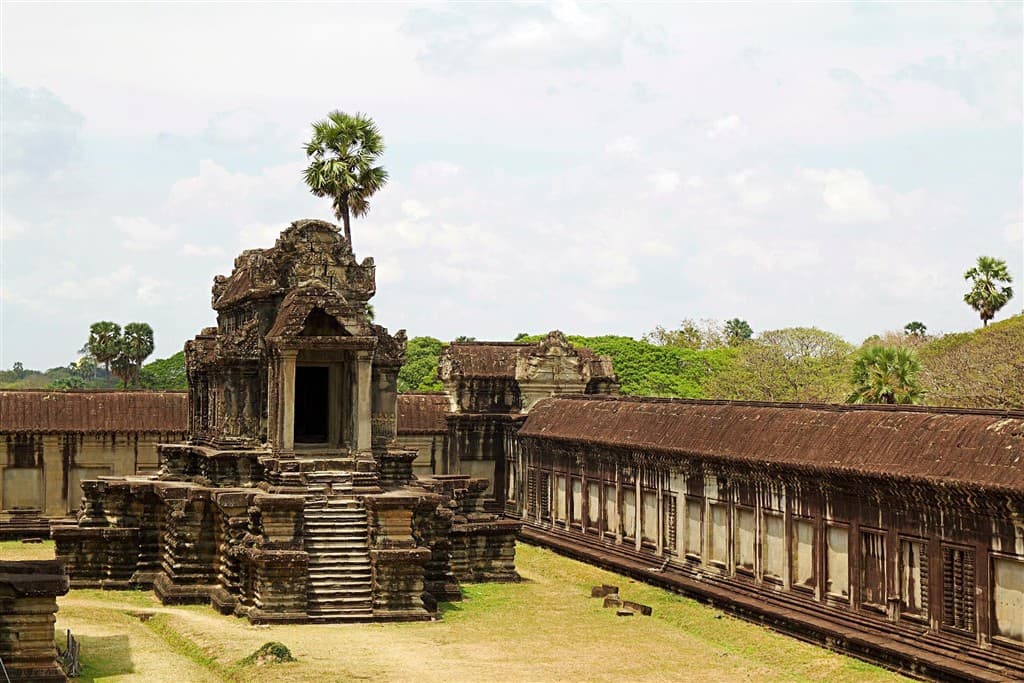 Tajuplný Angkor Wat s odpočinkom na plážach v Thajsku