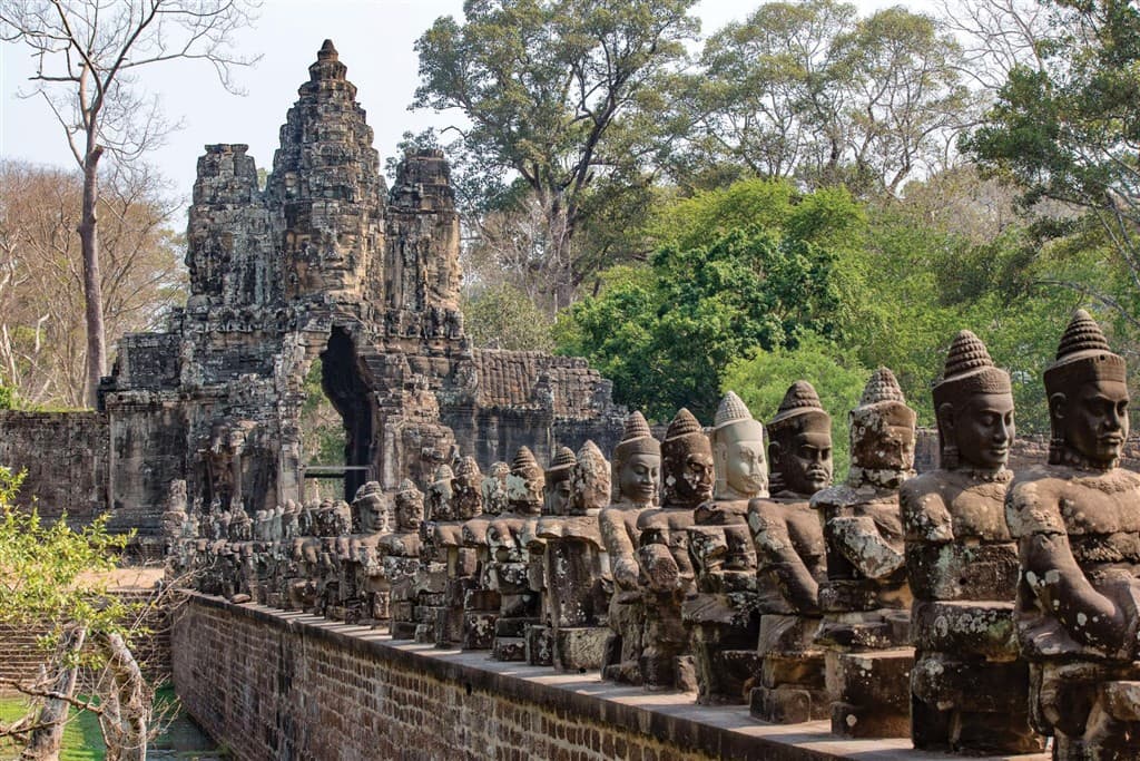 Tajuplný Angkor Wat s odpočinkom na plážach v Thajsku