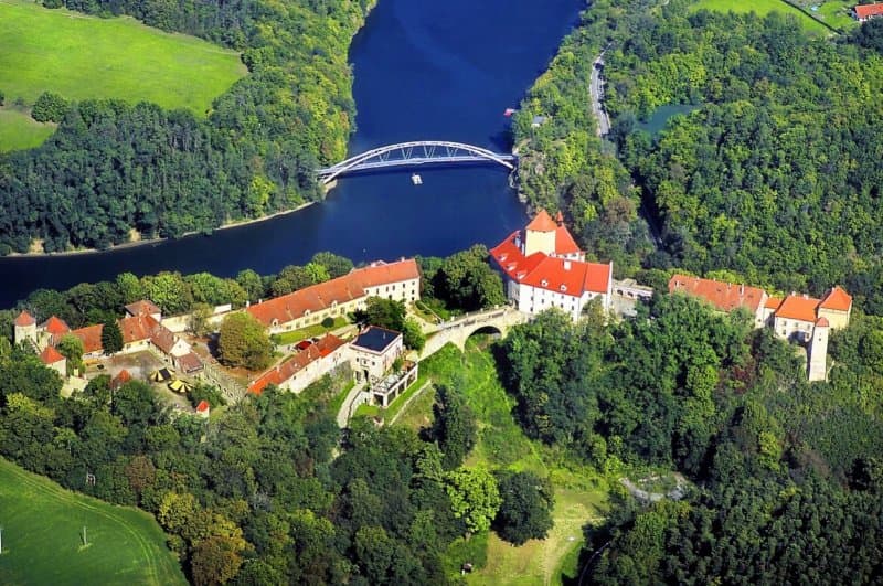 Hrad Veveří a plavba loďou po Brnianskej priehrade