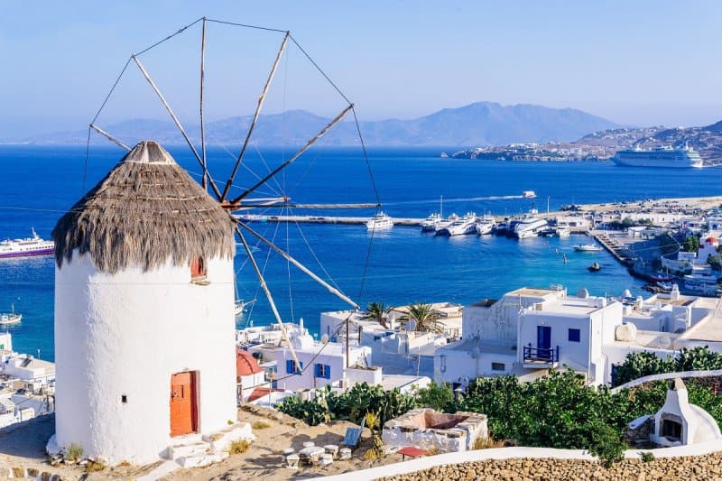 Mykonos, ostrov veterných mlynov, celebrít a podmanivej krásy LETECKY