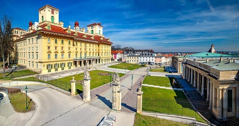 Zámok Eisenstadt a Forchtenstein s prepychom Esterházyovcov