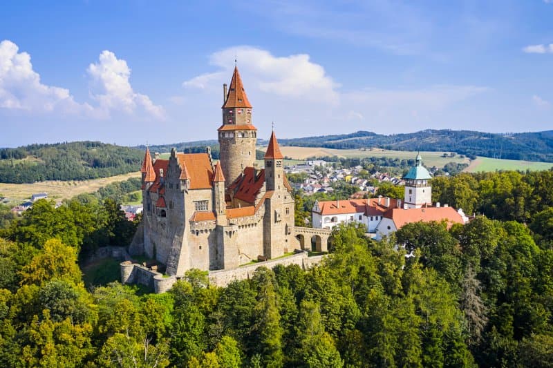 Rozprávkový hrad Bouzov a Olomouc, mesto fontán
