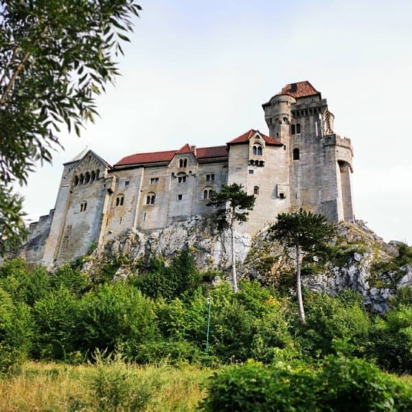 Majestátny hrad Lichtenstein a pôvabné mestečko Perchtolsdorf