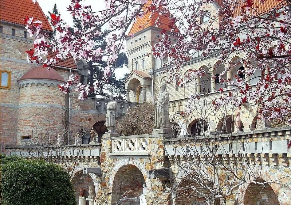 Kráľovský Székesfehérvár a Bory Vár