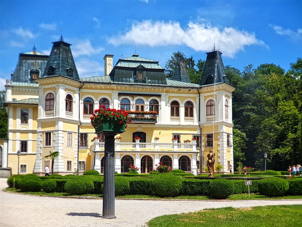 Krásny Betliar a Ochtinská aragonitová jaskyňa