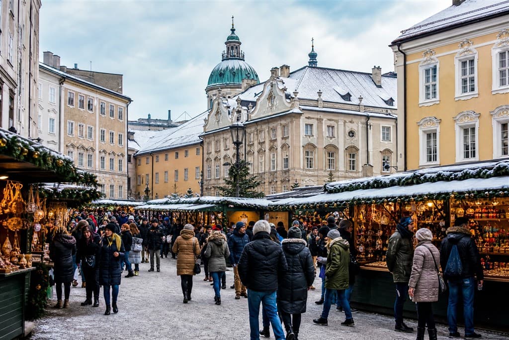 Adventný Salzburg a čarovný zámok Hellbrunn